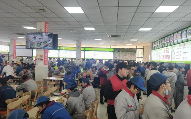 石獅食堂承包學(xué)校師生餐廳排隊用餐現(xiàn)場圖片